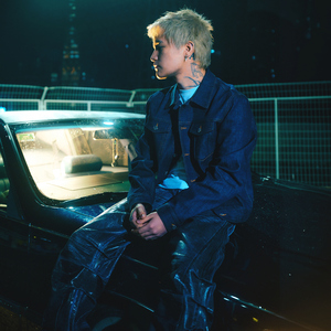 插入湿淋淋的小穴
